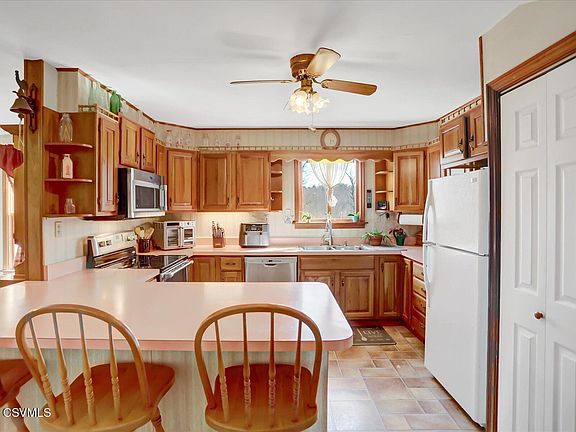 3rd image of 3789 Ridge Rd