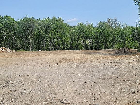 2nd image of 909 Main St