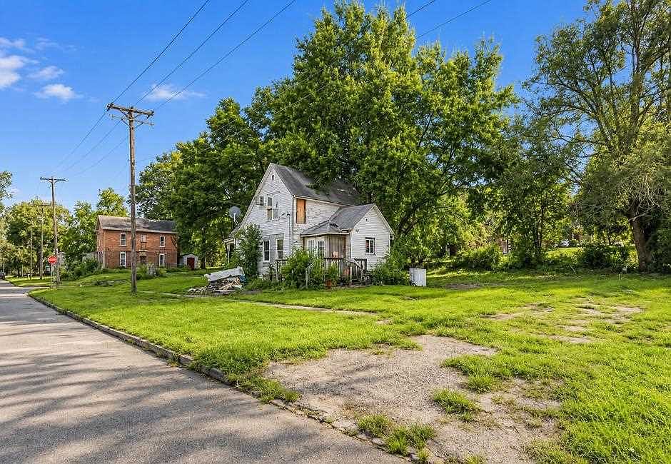1st image of 301 Jackson St