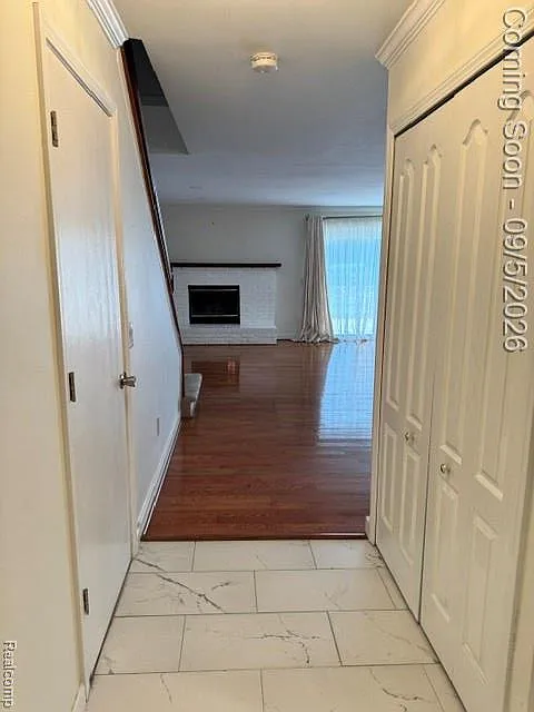 2 bed, 2.5 bath, 2102 sqft, $2,300 — Photo 3
