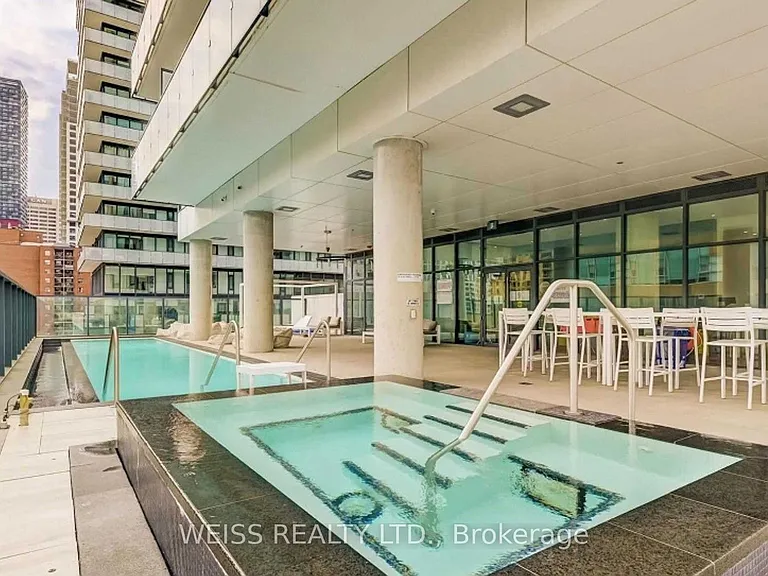 185 Roehampton Ave #520 — Photo 43