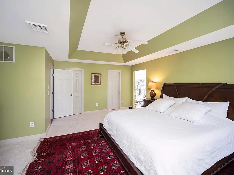 16005 Kings Mountain Rd — Photo 25