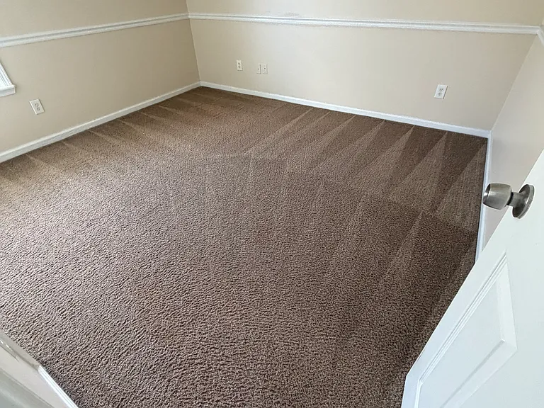 6304 Lake Plantation Dr — Photo 2