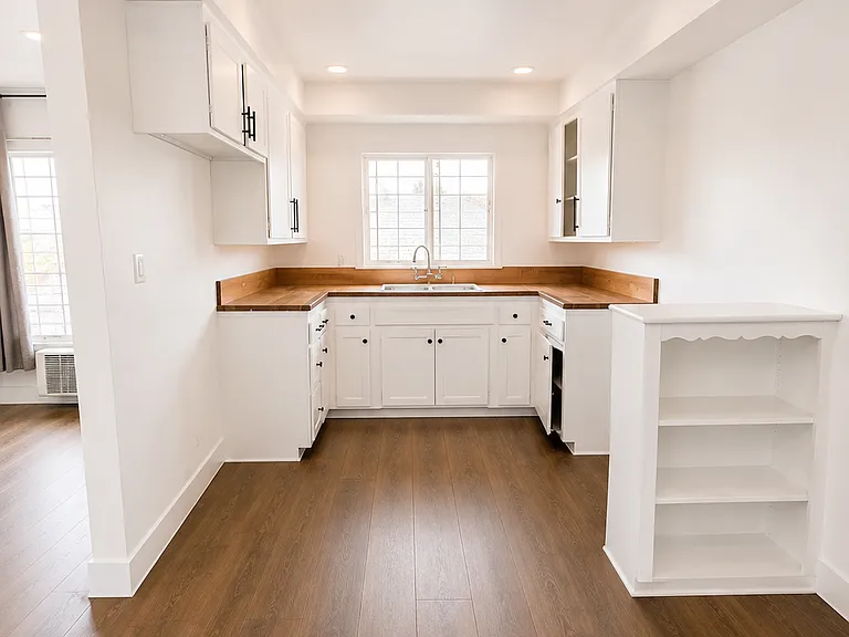 5806 La Mirada Ave #6 — Photo 3