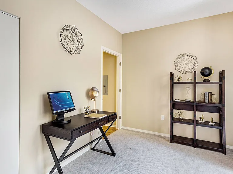 Uptown Lake Apartments — Photo 14