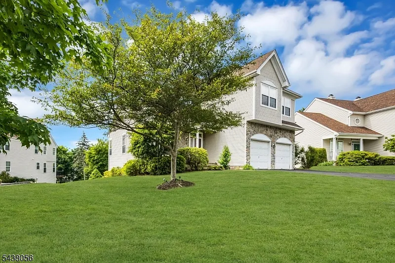 3 bed, 2.5 bath, $4,300 — Photo 2