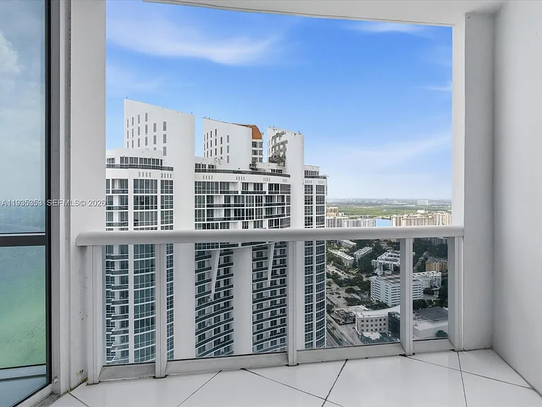 18201 Collins Ave #5508 — Photo 17