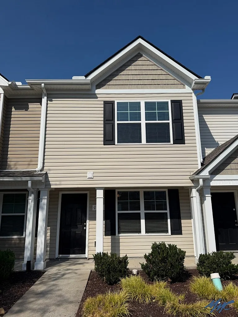 2 bed, 2.5 bath, 1128 sqft, $1,425 — Photo 1
