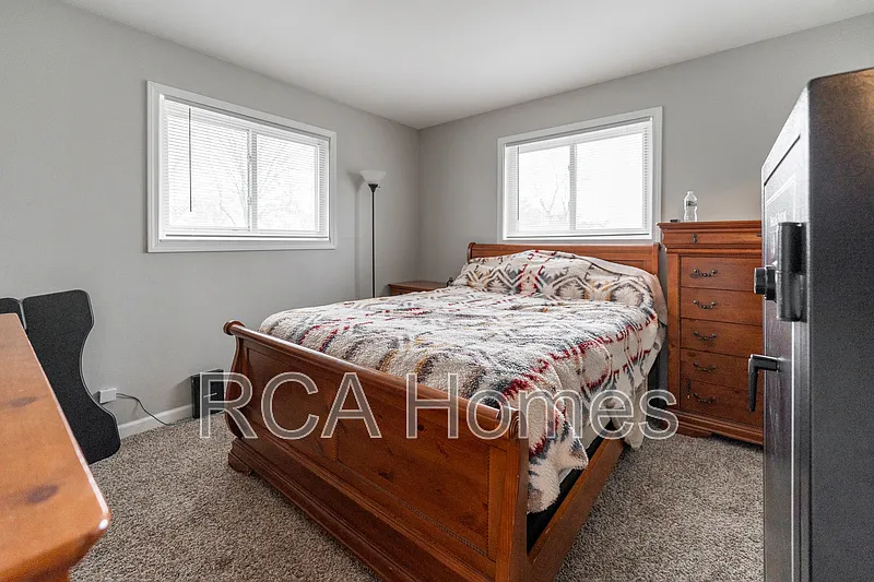 3 bed, 1.5 bath, $1,350 — Photo 2