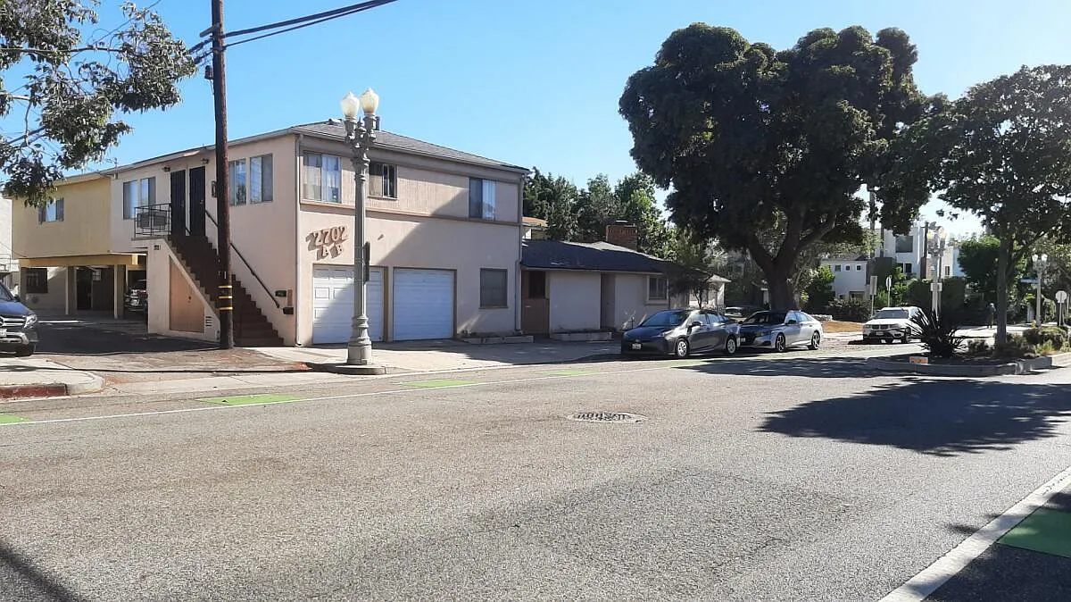 2702 Broadway — Photo 1
