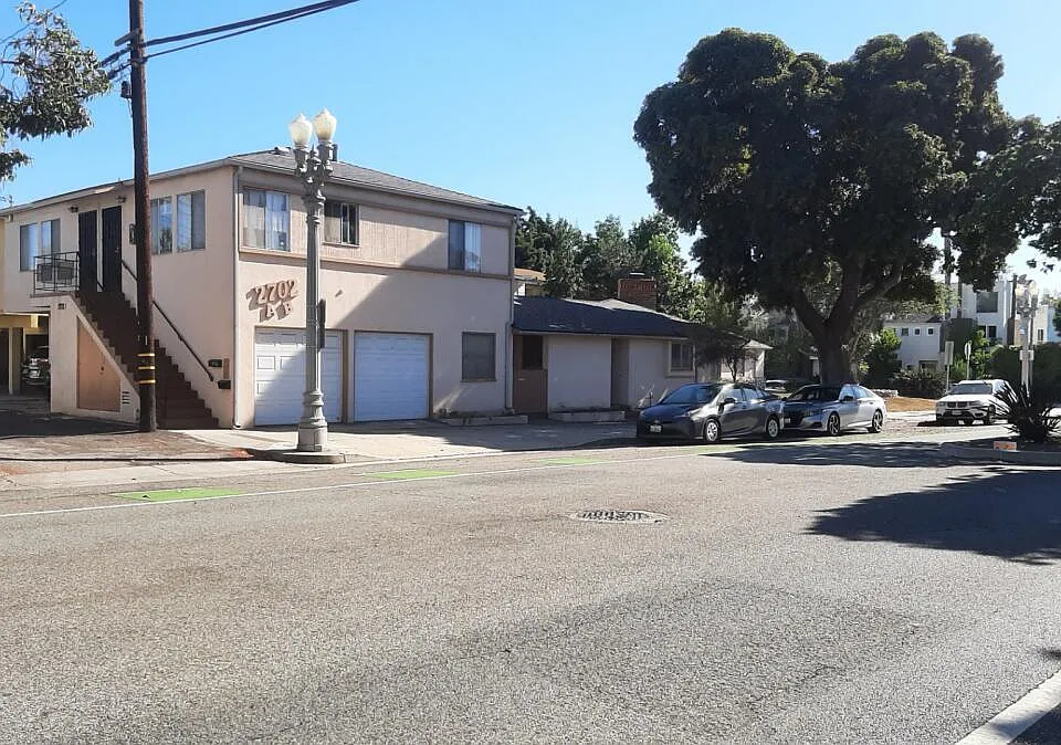 2702 Broadway #B