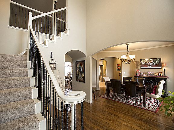 View of the dining from the entry