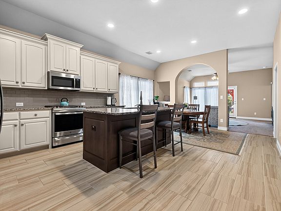 2nd image of 1005 Hubbard Creek Trl