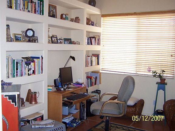 Built in bookshelves in Den