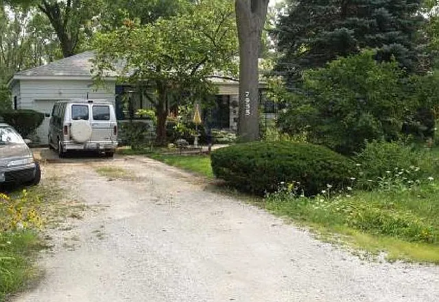 7955 Howard Ave photo 1