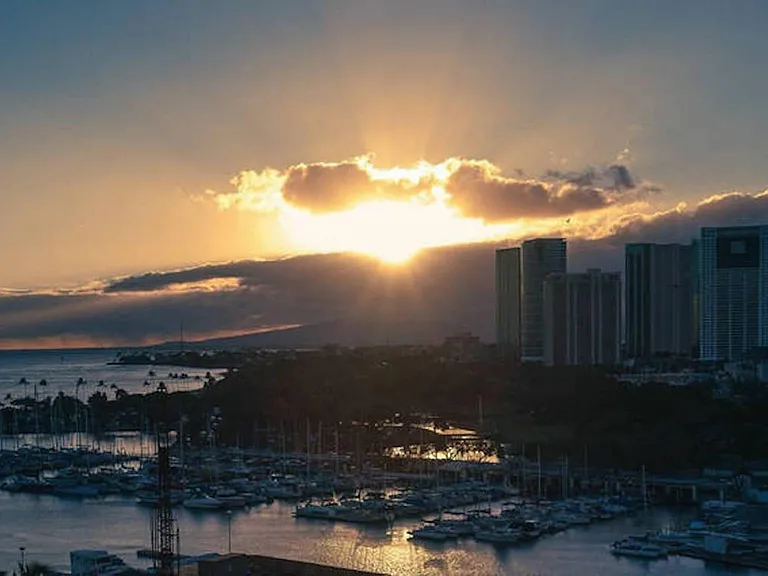 Ala Moana Blvd — Photo 2