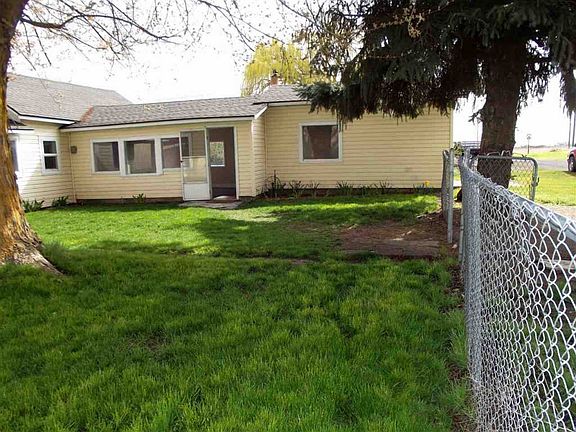 3rd image of 320 E Railroad Ave