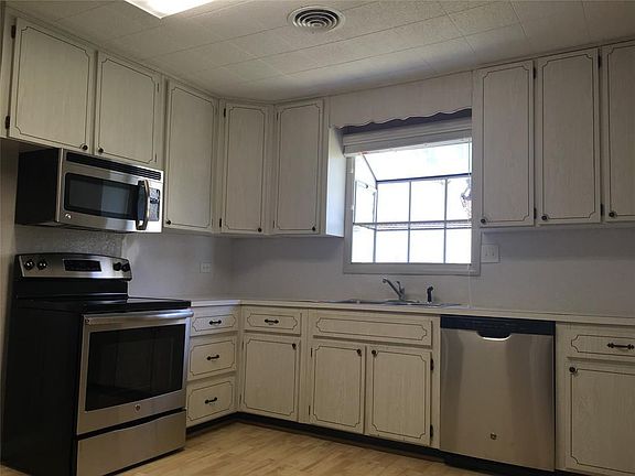 3rd image of 1906 S Park St