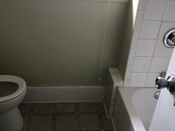 4th image of 132 E Fairview Ave #1
