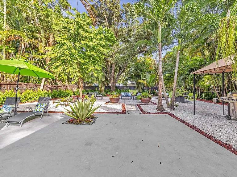 204 SW 19th Ave — Photo 36