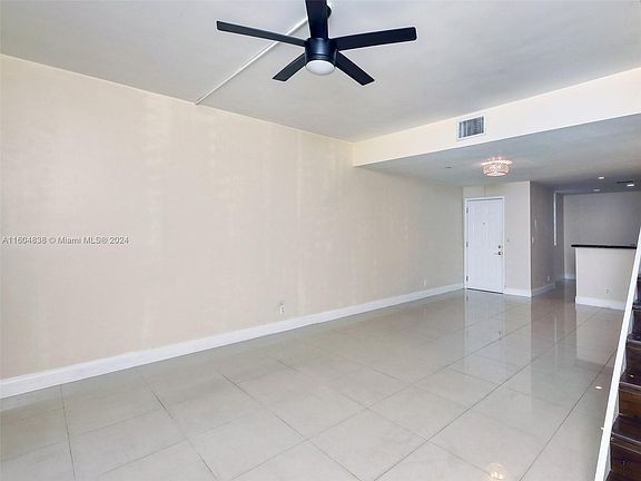 5th image of 1271 Sorrento Dr