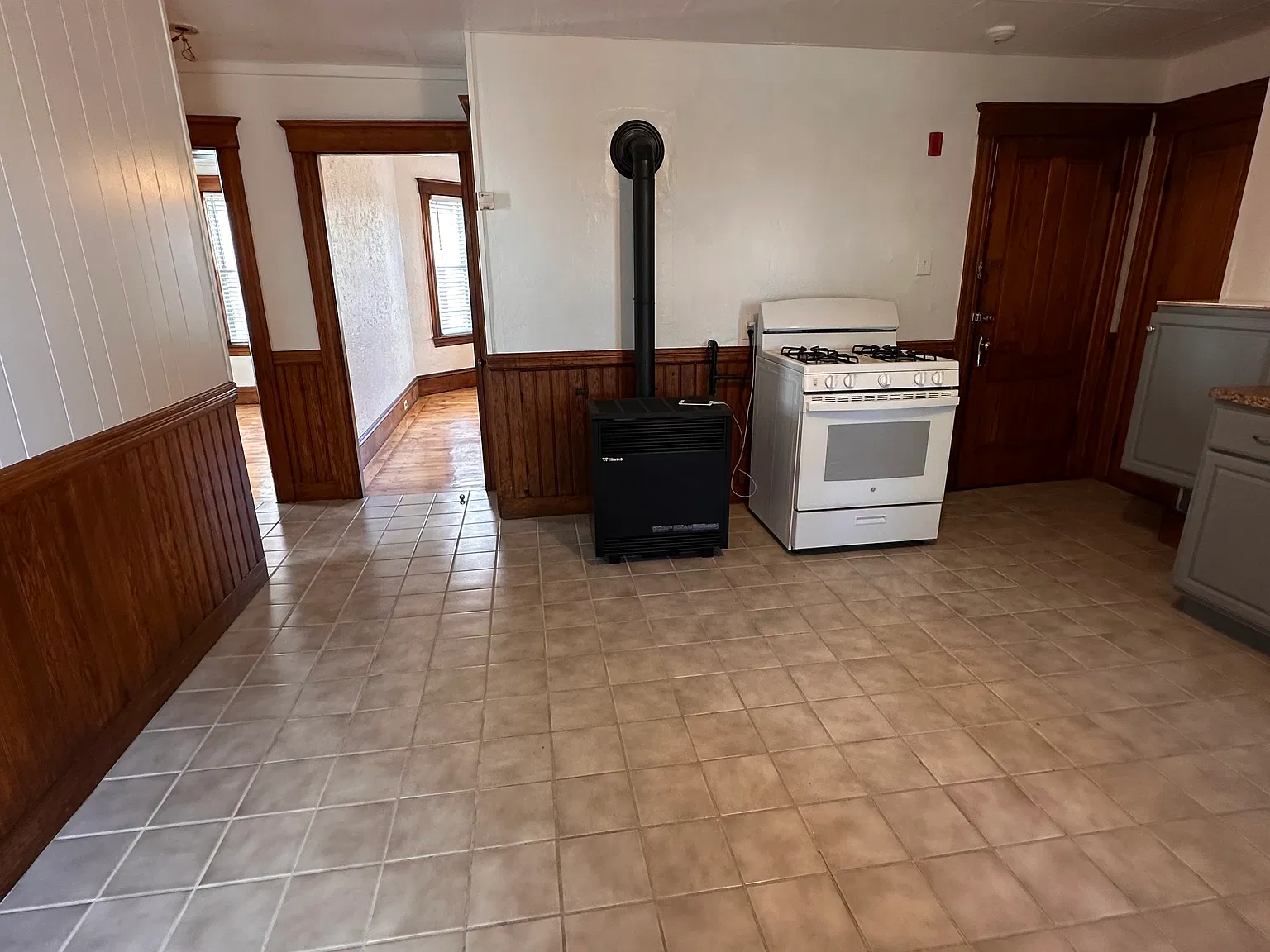 2 bed, 966 sqft, $1,895 — Photo 2