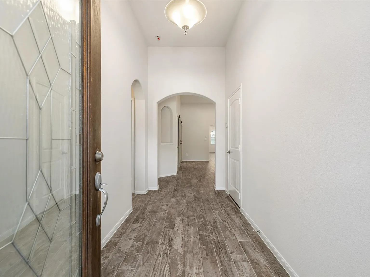 3 bed, 2.0 bath, 2111 sqft, $2,500 — Photo 3