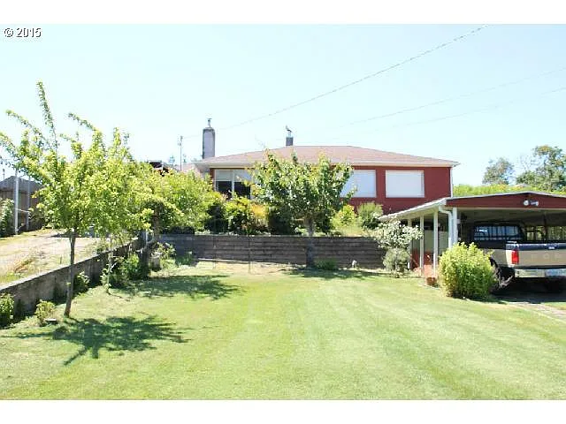 2468 Everett Ave photo 1