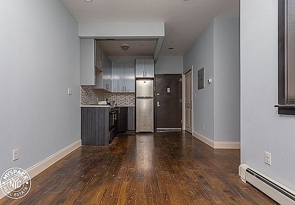 2nd image of 39 Suydam St APT 3A