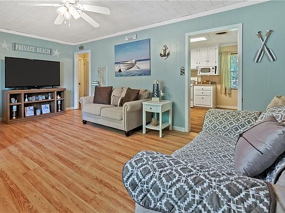 5th image of 2209 Hazel St