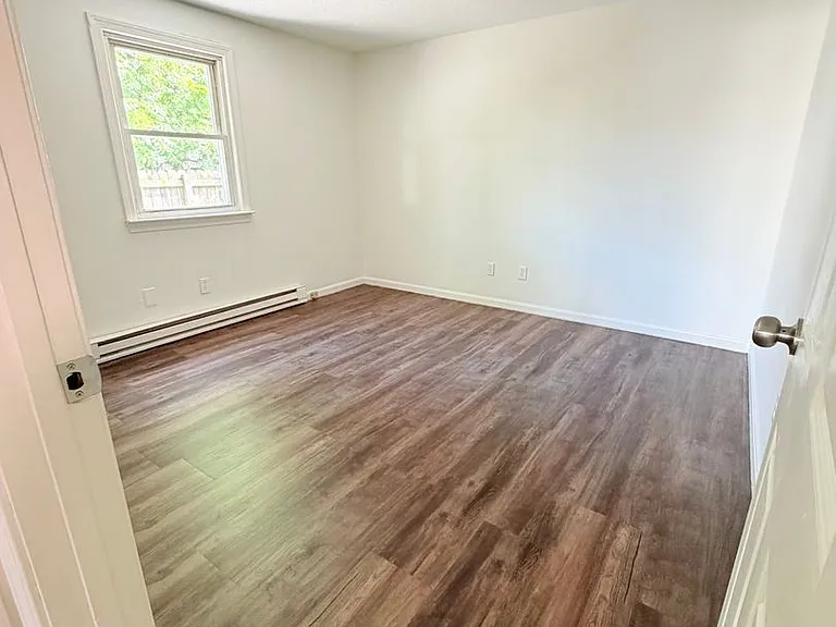 275 Massabesic St — Photo 6