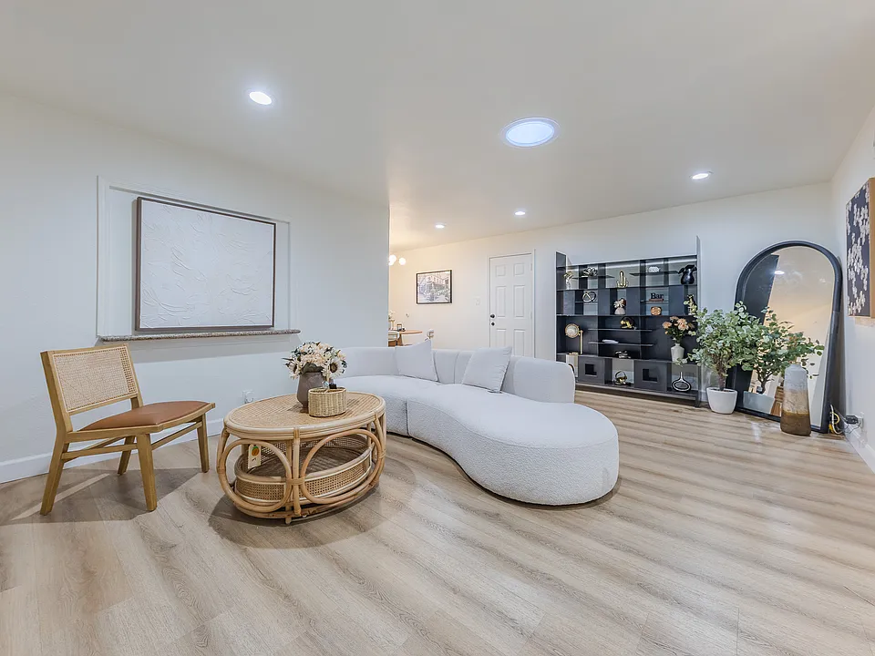 2503 Sierra Leone Ave