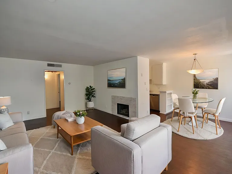 15128-44 Burbank Blvd — Photo 5