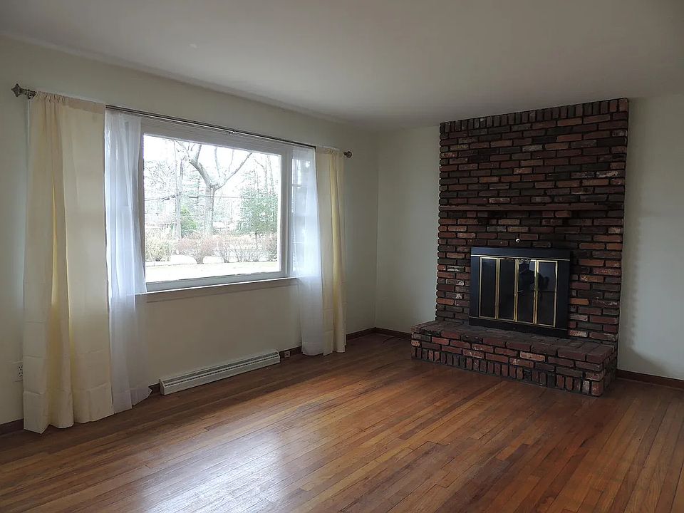 2nd image of 283 North Dr