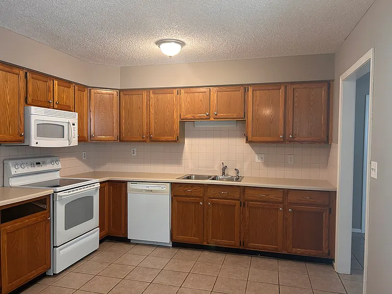 3903 Willshire Dr — Photo 5