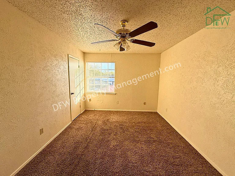 1021 Pleasant Valley Ln — Photo 6