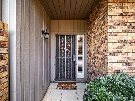 3rd image of 1731 SE Clatter Bridge Rd