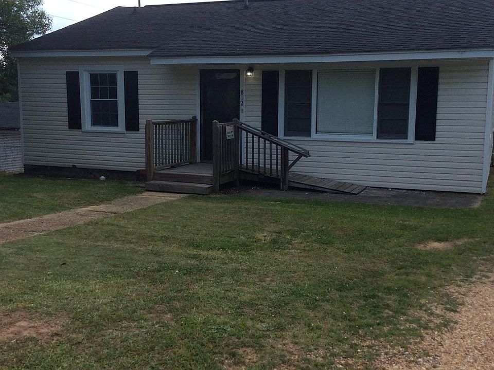 1st image of 812 32nd Ave E