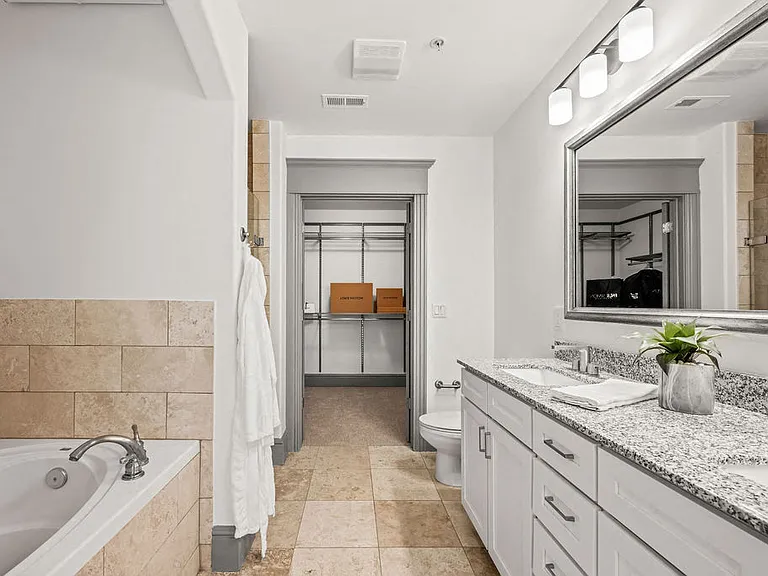 The Residence at Southpark — Photo 37