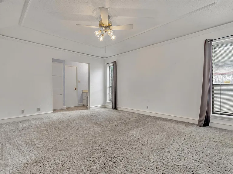 5704 Lands End — Photo 10