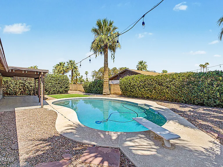 1340 E Donner Dr — Photo 28