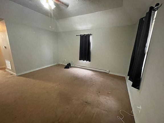 3rd image of 605 E North St