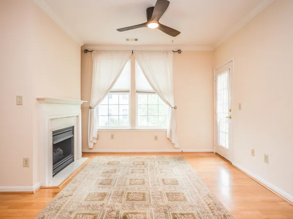 4950 Brenman Park Dr APT 303, Alexandria, VA 22304