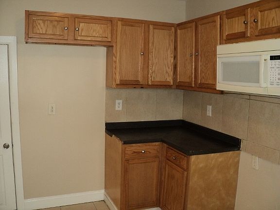 4th image of 2713 Creston Pl