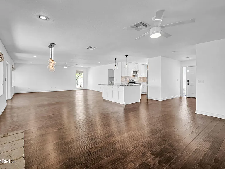 5219 E Winchcomb Dr — Photo 11