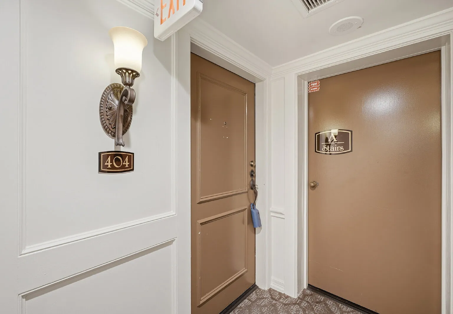 2 bed, 2.0 bath, 834 sqft, $1,925 — Photo 2