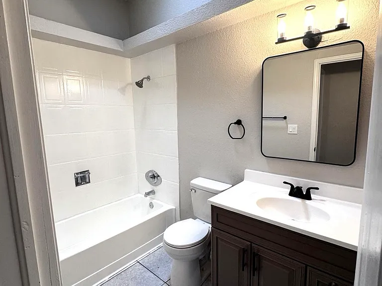 11339 Lake Erie Dr — Photo 6