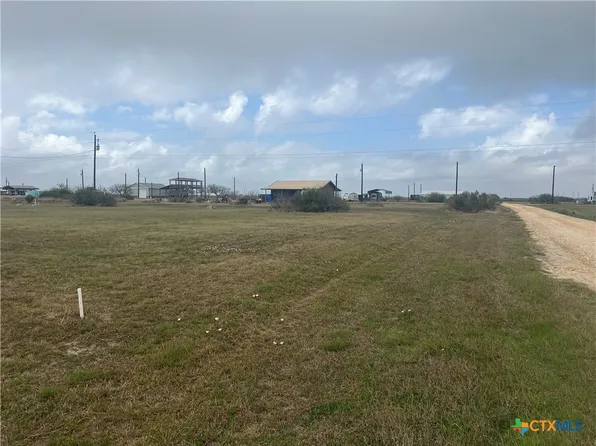 194 Sailfish Ln, Palacios, TX 77465
