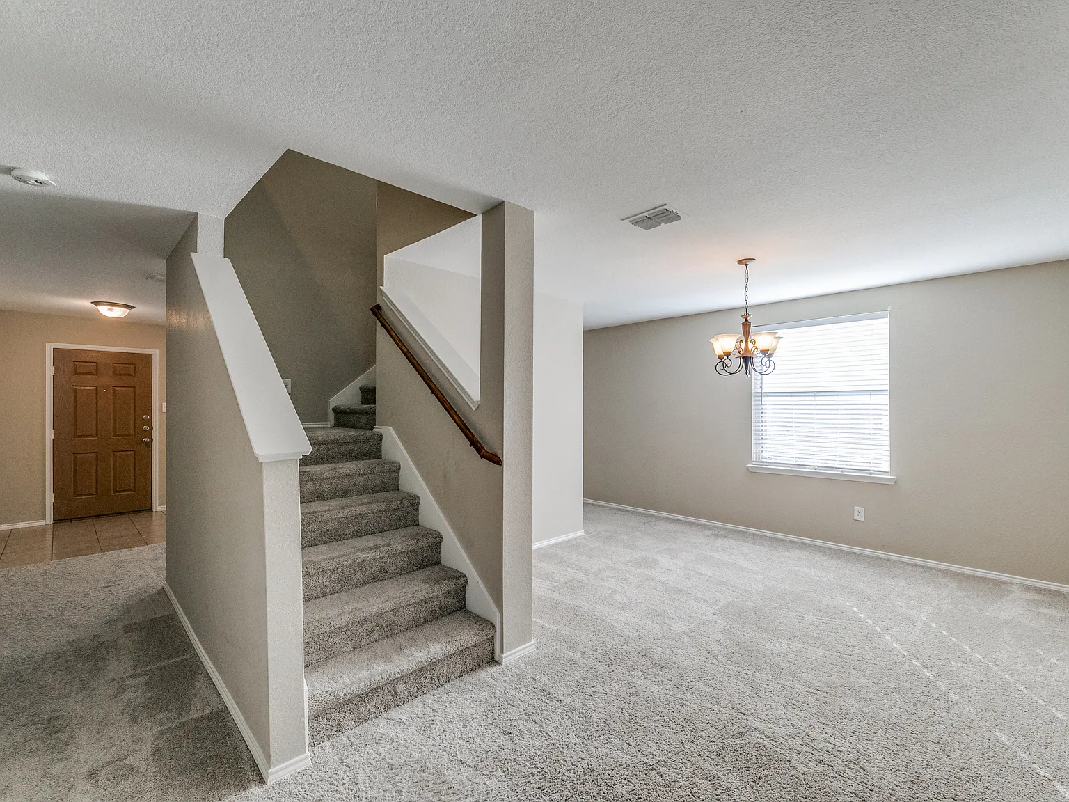 5 bed, 3445 sqft, $2,700 — Photo 4