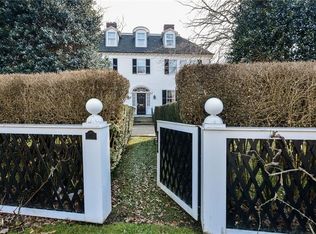 11 Berkeley Ave, Newport, RI 02840